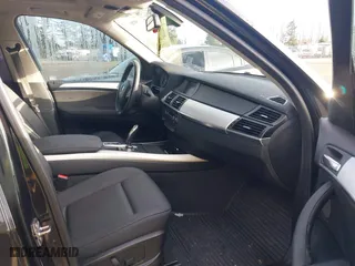 2011 BMW X5 35i with VIN 5UXZV4C57BL408907, listed as a IAAI auction lot 41807017 with 162,710 mi miles. Bid and sale history available at carsss.com. Image 5.