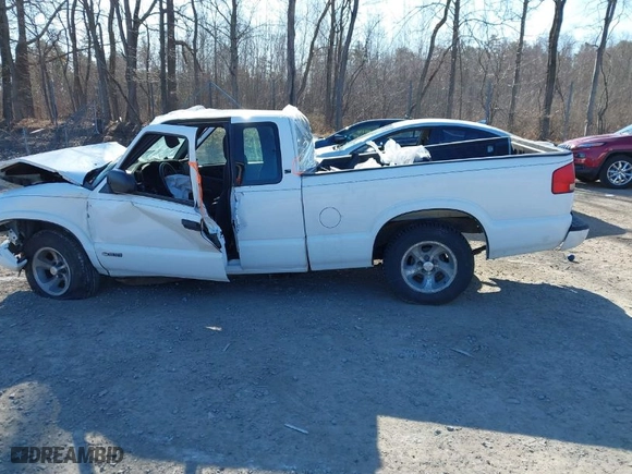 2003 Chevrolet S-10 LS with VIN 1GCCS19X638195489, listed as a IAAI auction lot 41893406 with 67,997 mi miles. Bid and sale history available at carsss.com. Image 13.