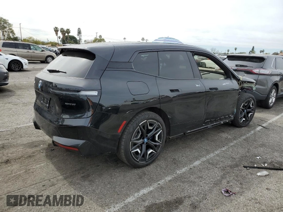 2025 BMW iX xDrive50 z VIN WB523CF06SCT06612, wystawiony jako Copart lot #47318365 z przebiegiem 2 297 mil mil oraz Szkoda całkowita • Salvage title. Historia ofert i sprzedaży dostępna na DreamBid. Obrazek 3.