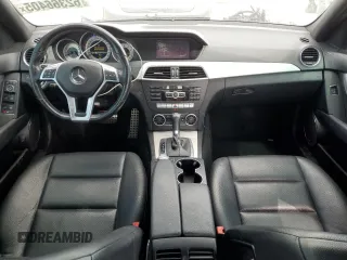 2013 Mercedes-Benz C 300 Sport z VIN WDDGF8AB1DR286864, wystawiony jako Copart lot #62366405 z przebiegiem 107 546 mil mil oraz Szkoda całkowita • Salvage title. Historia ofert i sprzedaży dostępna na DreamBid. Obrazek 8.