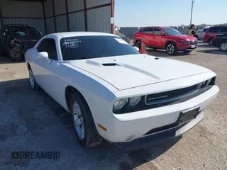 2013 Dodge Challenger SXT z VIN 2C3CDYAG7DH540656, wystawiony jako IAAI lot #41968868 z przebiegiem 110 907 mil mil oraz . Historia ofert i sprzedaży dostępna na DreamBid. Obrazek 1.