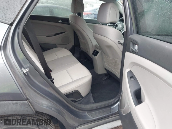 2017 Hyundai Tucson Value z VIN KM8J33A28HU399978, wystawiony jako IAAI lot #41987370 z przebiegiem 96 958 mil mil oraz . Historia ofert i sprzedaży dostępna na DreamBid. Obrazek 8.