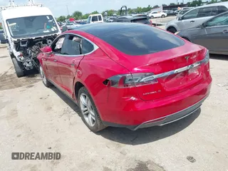 2014 Tesla Model S 60 with VIN 5YJSA1H14EFP63897, listed as a IAAI auction lot 42713272 with Not provided miles and . Bid and sale history available at DreamBid. Image 3.