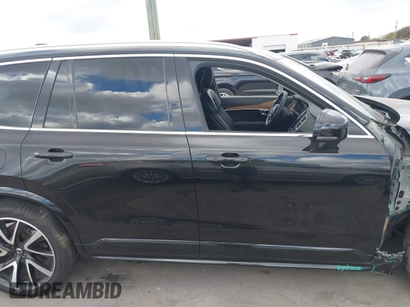2022 Volvo XC90 Momentum with VIN YV4A221K4N1810692, listed as a IAAI auction lot 40707275 with 44,746 mi miles. Bid and sale history available at carsss.com. Image 13.