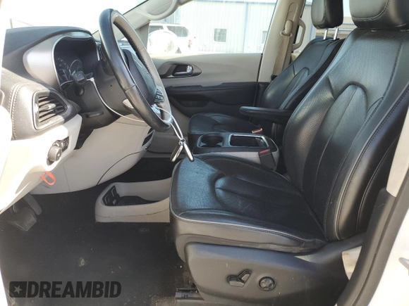 2018 Chrysler Pacifica Limited with VIN 2C4RC1GG0JR259957, listed as a Copart auction lot 66888725 with 131,371 mi miles and Clean title. Bid and sale history available at DreamBid. Image 7.