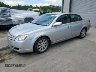 2006 Toyota Avalon XL z VIN 4T1BK36B06U130404, wystawiony jako Copart lot #57294825 z przebiegiem 124 533 mil mil oraz Szkoda całkowita • Salvage title. Historia ofert i sprzedaży dostępna na DreamBid. Obrazek 1.