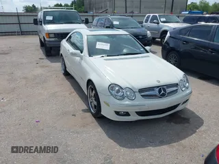 2009 Mercedes-Benz CLK 350 z VIN WDBTJ56H99F270518, wystawiony jako IAAI lot #42392553 z przebiegiem 198 609 mil mil oraz . Historia ofert i sprzedaży dostępna na DreamBid. Obrazek 1.