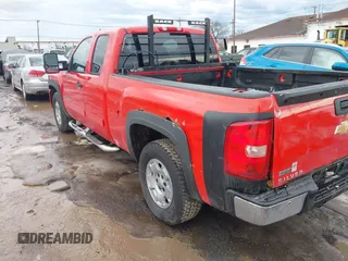 2010 Chevrolet Silverado 1500 LS with VIN 1GCSCREA1AZ189096, listed as a IAAI auction lot 41695479 with 207,680 mi miles. Bid and sale history available at carsss.com. Image 3.