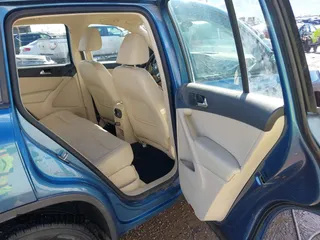 2017 Volkswagen Tiguan S with VIN WVGBV7AX4HK029852, listed as a IAAI auction lot 41654651 with 37,759 mi miles and . Bid and sale history available at DreamBid. Image 8.