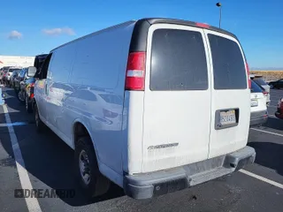 2020 Chevrolet Express Cargo z VIN 1GCWGAFG8L1252738, wystawiony jako IAAI lot #42617603 z przebiegiem 65 745 mil mil oraz . Historia ofert i sprzedaży dostępna na DreamBid. Obrazek 6.