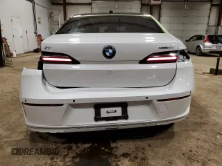 2023 BMW i7 xDrive60 z VIN WBY53EJ07PCL47356, wystawiony jako Copart lot #46454134 z przebiegiem 11 710 mil mil oraz . Historia ofert i sprzedaży dostępna na DreamBid. Obrazek 6.