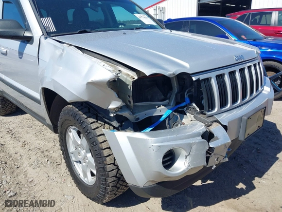 2007 Jeep Grand Cherokee Laredo with VIN 1J8HR48P87C687411, listed as a IAAI auction lot 41774029 with 212,763 mi miles. Bid and sale history available at carsss.com. Image 6.