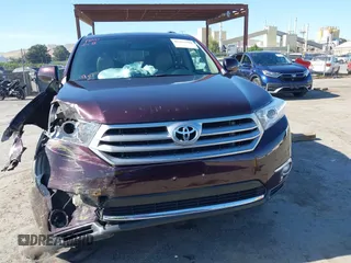 2013 Toyota Highlander Limited z VIN 5TDDK3EH7DS276173, wystawiony jako IAAI lot #42223590 z przebiegiem 45 821 mil mil oraz . Historia ofert i sprzedaży dostępna na DreamBid. Obrazek 12.