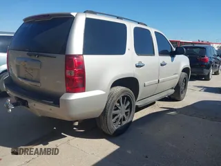 2007 Chevrolet Tahoe LT z VIN 1GNFC13077R105182, wystawiony jako IAAI lot #41649825 z przebiegiem Nie podano mil oraz . Historia ofert i sprzedaży dostępna na DreamBid. Obrazek 4.