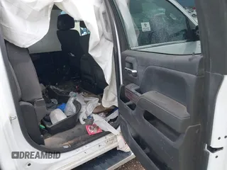 2018 GMC Sierra 2500HD SLE с VIN 1GT12SEG5JF253443, выставлен на аукционе IAAI как лот 41742414 с пробегом Не указан миль и . История ставок и продаж доступна на DreamBid. Изображение 8.