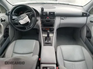 2004 Mercedes-Benz C 320 with VIN WDBRF64J64F511595, listed as a Copart auction lot 62996795 with 113,901 mi miles and Salvage title. Bid and sale history available at DreamBid. Image 8.