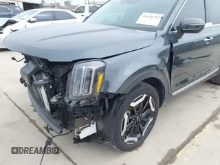 2024 Kia Telluride S with VIN 5XYP64GC1RG526939, listed as a IAAI auction lot 41619752 with 6,042 mi miles and . Bid and sale history available at carsss.com. Image 18.