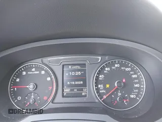 2016 Audi Q3 Premium Plus z VIN WA1BFCFS0GR014028, wystawiony jako IAAI lot #42274987 z przebiegiem 64 667 mil mil oraz . Historia ofert i sprzedaży dostępna na DreamBid. Obrazek 7.