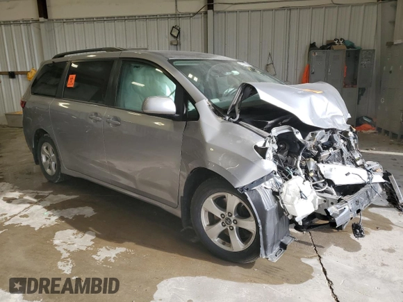2018 Toyota Sienna LE Auto Access Seat with VIN 5TDKZ3DC5JS908821, listed as a Copart auction lot 52030575 with 78,114 mi miles and Non Repairable. Bid and sale history available at carsss.com. Image 4.