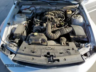 2008 Ford Mustang Deluxe z VIN 1ZVHT84NX85201463, wystawiony jako Copart lot #55823485 z przebiegiem 197 944 mil mil oraz Czysty tytuł • Clean title. Historia ofert i sprzedaży dostępna na DreamBid. Obrazek 11.