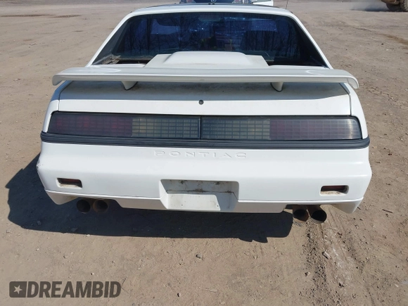 1986 Pontiac Fiero z VIN 1G2PF3790GP231392, wystawiony jako IAAI lot #41870267 z przebiegiem 156 718 mil mil oraz . Historia ofert i sprzedaży dostępna na DreamBid. Obrazek 16.