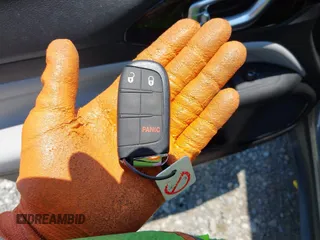 2024 Jeep Compass Limited z VIN 3C4NJDCN8RT596315, wystawiony jako IAAI lot #42607474 z przebiegiem 41 495 mil mil oraz . Historia ofert i sprzedaży dostępna na DreamBid. Obrazek 11.