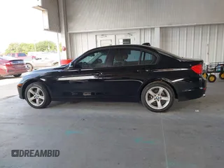 2013 BMW 3 Series 320i xDrive z VIN WBA3C3C56DF982906, wystawiony jako IAAI lot #42395925 z przebiegiem 117 880 mil mil oraz . Historia ofert i sprzedaży dostępna na DreamBid. Obrazek 14.