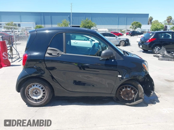 2016 Smart fortwo Passion with VIN WMEFJ5DA7GK068111, listed as a IAAI auction lot 42260953 with 87,115 mi miles and . Bid and sale history available at DreamBid. Image 13.