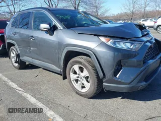 2020 Toyota RAV4 XLE with VIN JTMP1RFV7LD526870, listed as a IAAI auction lot 41864631 with 61,988 mi miles. Bid and sale history available at carsss.com. Image 1.