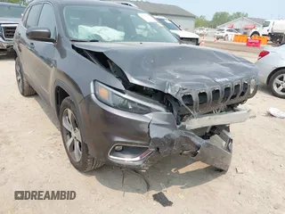 2020 Jeep Cherokee Limited z VIN 1C4PJLDB3LD614479, wystawiony jako IAAI lot #42363037 z przebiegiem 100 767 mil mil oraz . Historia ofert i sprzedaży dostępna na DreamBid. Obrazek 6.