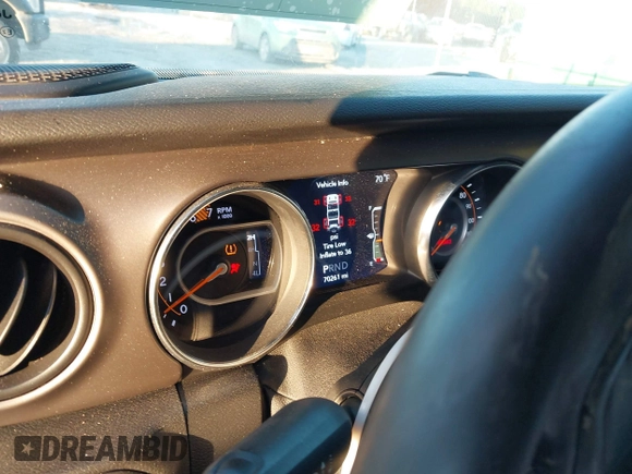 2020 Jeep Wrangler Unlimited Sport S z VIN 1C4HJXDN9LW322426, wystawiony jako IAAI lot #41138988 z przebiegiem 70 261 mil mil oraz . Historia ofert i sprzedaży dostępna na DreamBid. Obrazek 7.