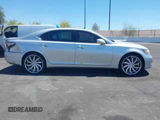 2007 Lexus LS 460 L z VIN JTHGL46F075011052, wystawiony jako IAAI lot #42284236 z przebiegiem 173 850 mil mil oraz . Historia ofert i sprzedaży dostępna na DreamBid. Obrazek 13.