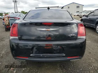 2019 Chrysler 300 S z VIN 2C3CCABG0KH601139, wystawiony jako Copart lot #59039125 z przebiegiem 82 672 mil mil oraz Czysty tytuł • Clean title. Historia ofert i sprzedaży dostępna na DreamBid. Obrazek 6.