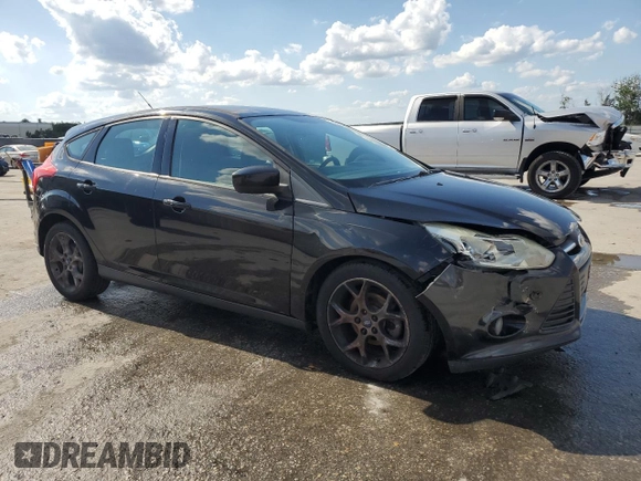 2012 Ford Focus SE z VIN 1FAHP3K28CL420113, wystawiony jako Copart lot #56986925 z przebiegiem 87 381 mil mil oraz Szkoda całkowita • Salvage title. Historia ofert i sprzedaży dostępna na DreamBid. Obrazek 4.