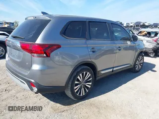 2020 Mitsubishi Outlander SE z VIN JA4AD3A33LZ025410, wystawiony jako IAAI lot #41805342 z przebiegiem 41 154 mil mil oraz . Historia ofert i sprzedaży dostępna na DreamBid. Obrazek 4.