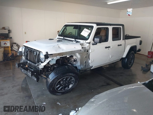 2020 Jeep Gladiator Overland with VIN 1C6HJTFG7LL139896, listed as a IAAI auction lot 41347570 with 98,484 mi miles and . Bid and sale history available at DreamBid. Image 20.