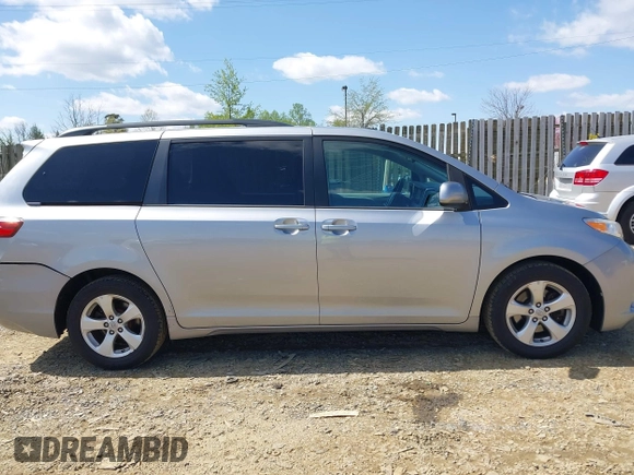 2017 Toyota Sienna LE Auto Access Seat with VIN 5TDKZ3DC4HS842904, listed as a IAAI auction lot 41946642 with 81,012 mi miles. Bid and sale history available at carsss.com. Image 13.