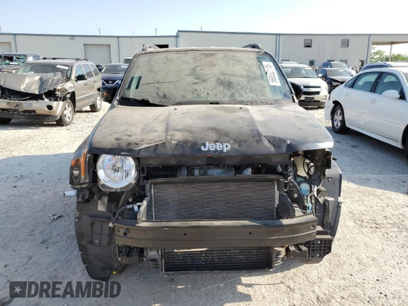 2018 Jeep Renegade Latitude z VIN ZACCJABHXJPH22767, wystawiony jako Copart lot #56832115 z przebiegiem 61 047 mil mil oraz Czysty tytuł • Clean title. Historia ofert i sprzedaży dostępna na DreamBid. Obrazek 5.