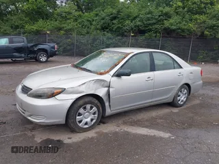 2004 Toyota Camry LE z VIN 4T1BE32K24U939042, wystawiony jako IAAI lot #42324099 z przebiegiem 151 784 mil mil oraz . Historia ofert i sprzedaży dostępna na DreamBid. Obrazek 6.