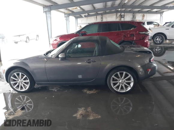 2006 Mazda MX-5 Miata Sport с VIN JM1NC25F560110444, выставлен на аукционе IAAI как лот 42611844 с пробегом 58 309 миль миль и . История ставок и продаж доступна на DreamBid. Изображение 14.