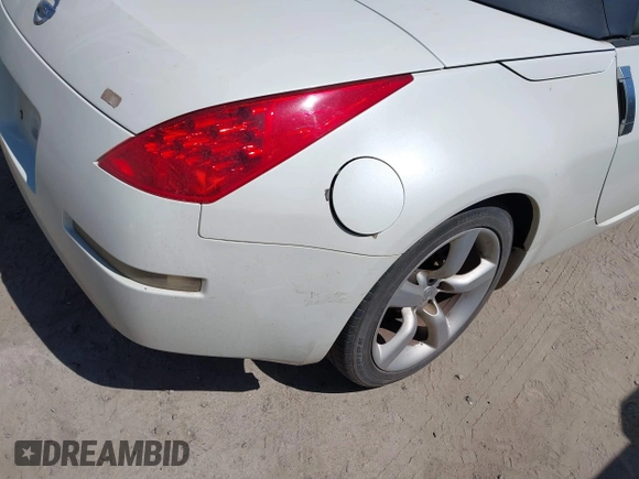 2006 Nissan 350Z Touring with VIN JN1AZ36A96M452478, listed as a IAAI auction lot 41843993 with 211,567 mi miles. Bid and sale history available at carsss.com. Image 6.