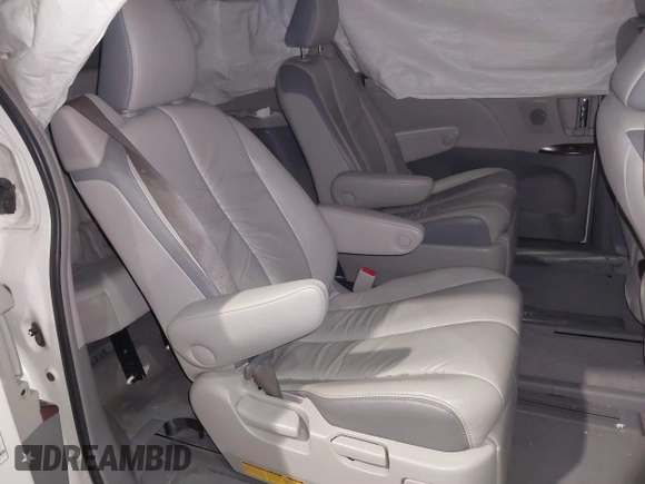 2011 Toyota Sienna XLE with VIN 5TDDK3DC8BS013015, listed as a IAAI auction lot 41445174 with 127,109 mi miles. Bid and sale history available at carsss.com. Image 8.