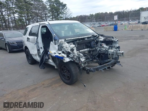 2014 Ford Police Interceptor Utility z VIN 1FM5K8AR1EGC50062, wystawiony jako IAAI lot #42081594 z przebiegiem 97 045 mil mil oraz . Historia ofert i sprzedaży dostępna na DreamBid. Obrazek 1.