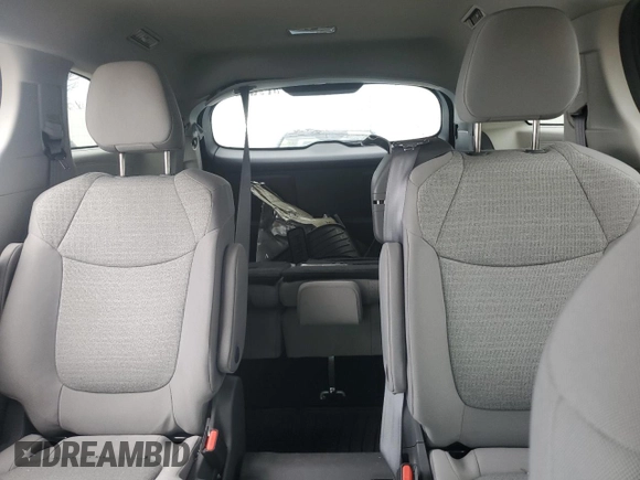 2021 Toyota Sienna LE z VIN 5TDBRKEC2MS031556, wystawiony jako Copart lot #42641195 z przebiegiem 55 211 mil mil oraz Szkoda całkowita • Salvage title. Historia ofert i sprzedaży dostępna na DreamBid. Obrazek 10.