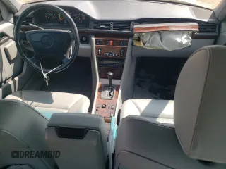 1993 Mercedes-Benz 400 with VIN WDBEA34E7PB924913, listed as a Copart auction lot 68579884 with 89,399 mi miles and Salvage Title. Bid and sale history available at carsss.com. Image 8.