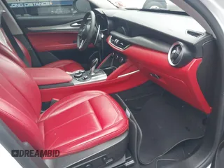 2018 Alfa Romeo Stelvio Sport z VIN ZASFAKPN8J7B82406, wystawiony jako IAAI lot #41822000 z przebiegiem 71 838 mil mil oraz . Historia ofert i sprzedaży dostępna na DreamBid. Obrazek 5.