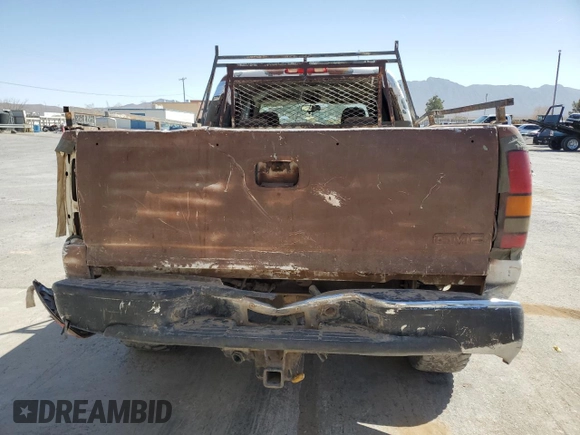 2006 GMC Sierra 2500HD SL with VIN 1GTHK23D26F158546, listed as a Copart auction lot 42225335 with 213,724 mi miles and Salvage title. Bid and sale history available at DreamBid. Image 6.