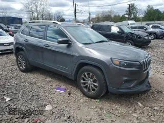 2019 Jeep Cherokee Latitude Plus z VIN 1C4PJMLXXKD398874, wystawiony jako Copart lot #53230615 z przebiegiem 81 386 mil mil oraz Szkoda całkowita • Salvage title. Historia ofert i sprzedaży dostępna na DreamBid. Obrazek 4.