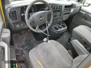2021 Chevrolet Express Cargo z VIN 1GCWGAFP5M1167745, wystawiony jako Copart lot #45472945 z przebiegiem 196 473 mil mil oraz Czysty tytuł • Clean title. Historia ofert i sprzedaży dostępna na DreamBid. Obrazek 8.