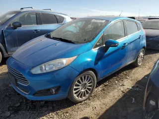 2014 Ford Fiesta Titanium z VIN 3FADP4FJ7EM236305, wystawiony jako Copart lot #50885465 z przebiegiem 127 315 mil mil oraz Szkoda całkowita • Salvage title. Historia ofert i sprzedaży dostępna na DreamBid. Obrazek 1.